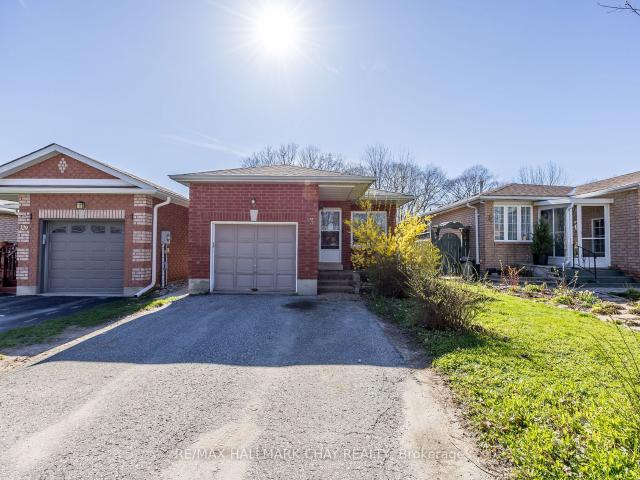 Duplex for sale in Barrie, Ontario