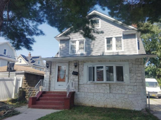 House for sale in Queens, Arverne