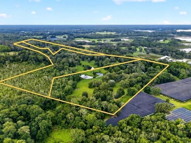 House for sale in De Leon Springs, Florida