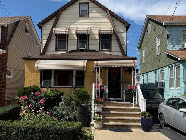 House for sale in Queens, Arverne