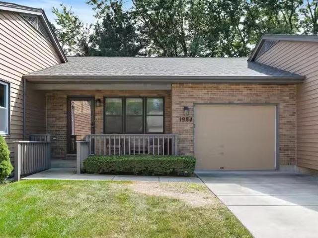Condo for sale in Elgin Condo for sale in Elgin