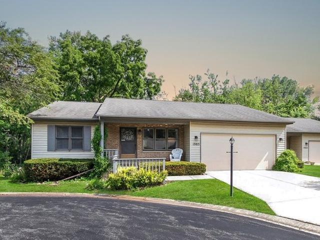 Condo for sale in Elgin, Illinois