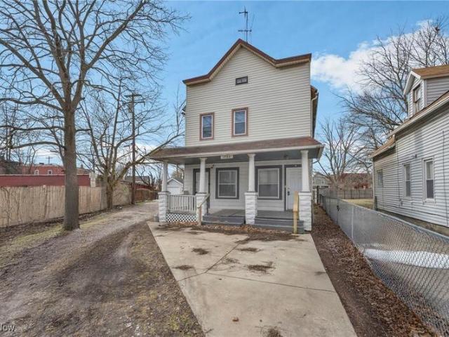 Duplex for sale in Cleveland