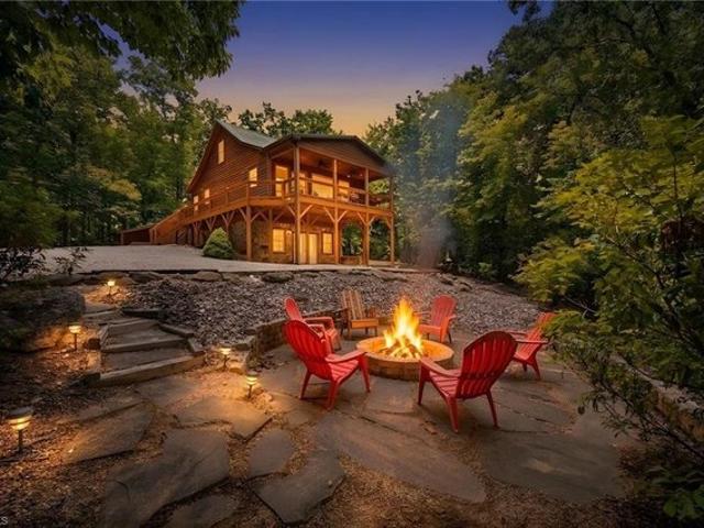 House for sale in Purlear, North Carolina