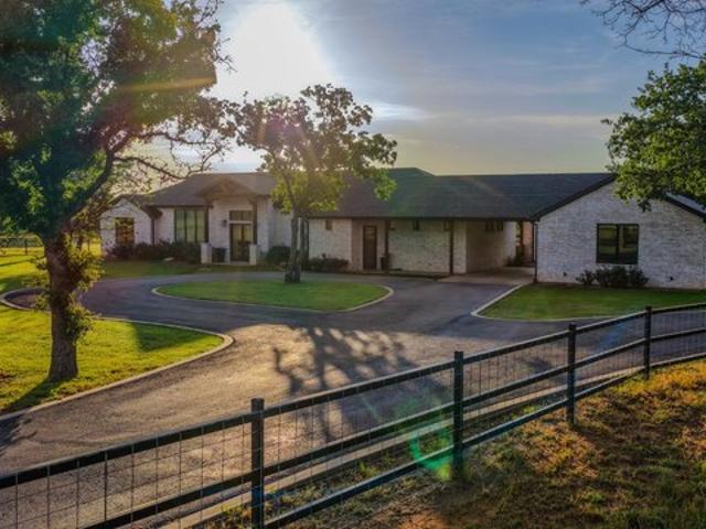House for sale in De Young, Texas