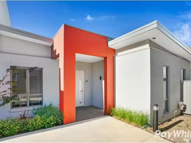 Condo for rent in Acacia Gardens