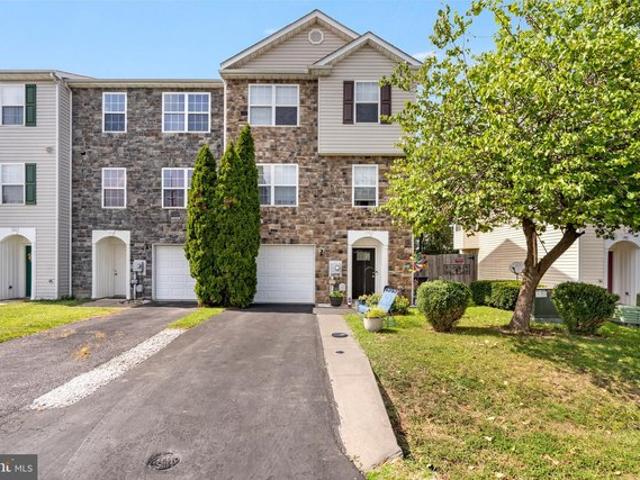 Townhouse for sale in Falling Waters, West Virginia
