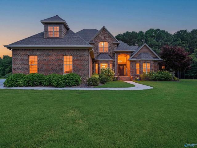 House for sale in Guntersville, Alabama
