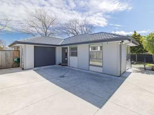 House for sale in Chaslands, Canterbury