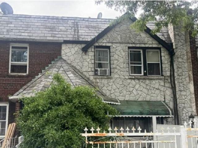 House for sale in Queens, Arverne
