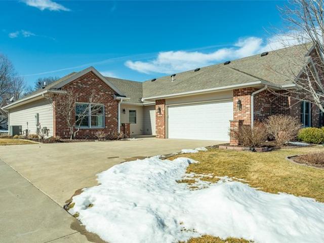 Townhouse for sale in Clive, Iowa