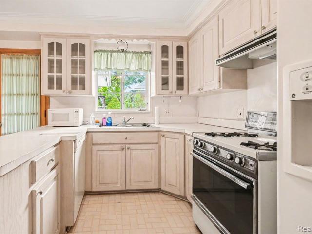 House for sale in Grosse Pointe Woods, Wayne County
