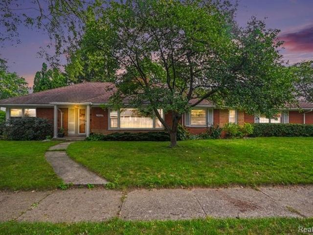 House for sale in Grosse Pointe Woods, Wayne County