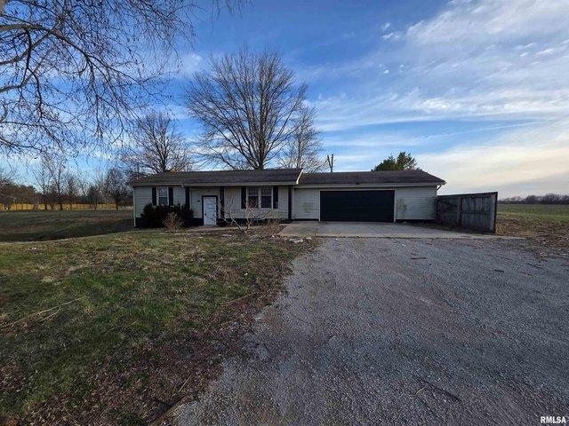 House for sale in Petersburg, Illinois
