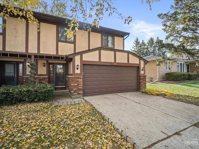 Townhouse for sale in Elgin, Illinois