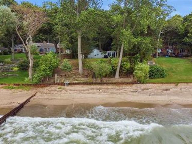 House for sale in Brights Grove, Ontario