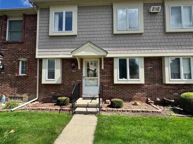 Townhouse for sale in Clinton Township, Michigan