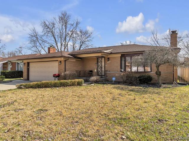 House for sale in Harper Woods