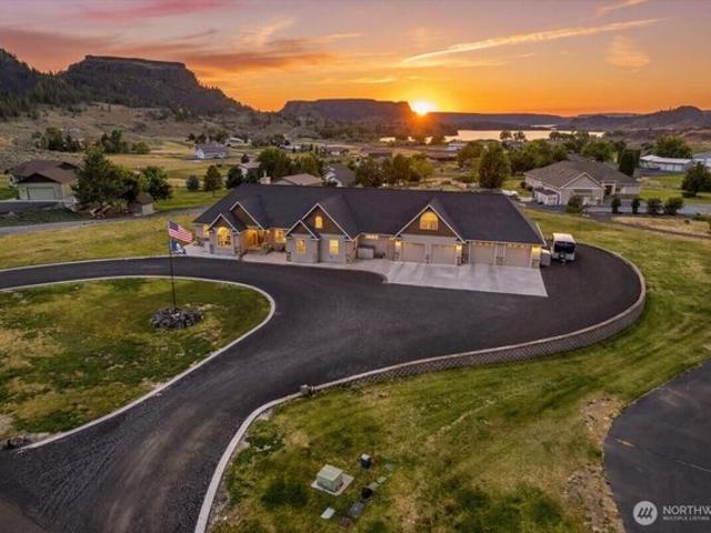 House for sale in Electric City, Washington