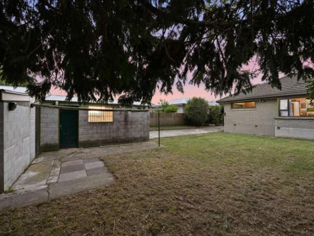 House for sale in Chaslands, Canterbury