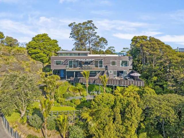 House for sale in Oratia