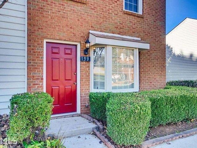 Townhouse for rent in Roswell, Georgia