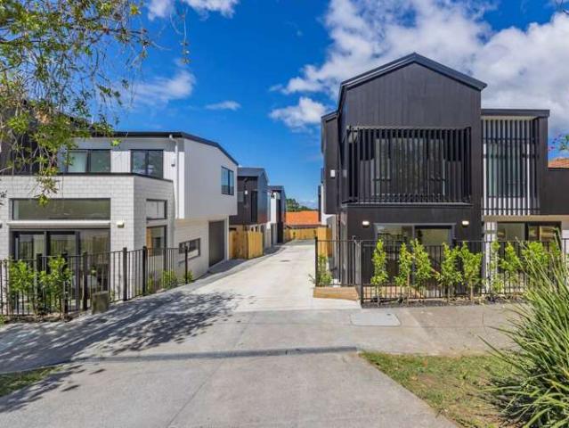 Townhouse for sale in Glen Innes
