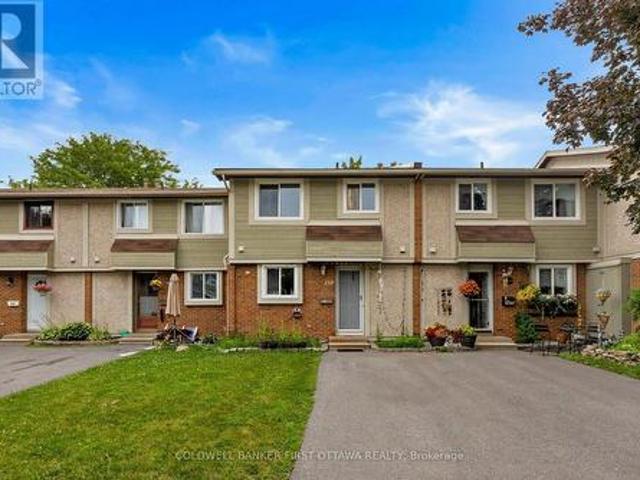 Townhouse for sale in Kanata South, Ottawa