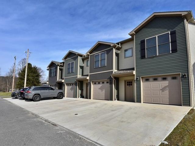 House for sale in Shinnston, West Virginia