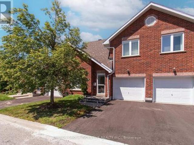 Townhouse for sale in Barrie, Ontario