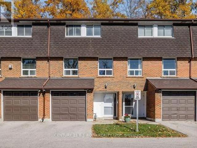 Townhouse for sale in Barrie, Central Ontario