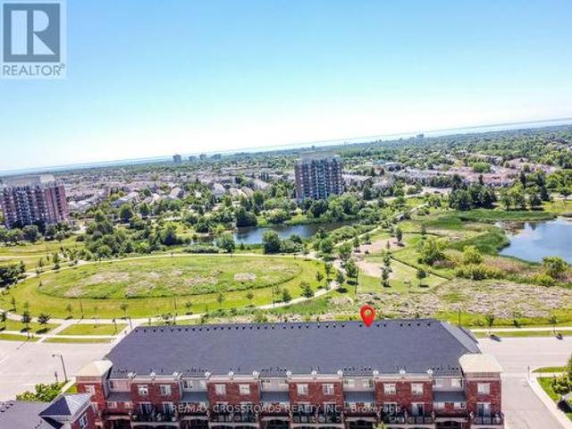 Townhouse for sale in Oakville, Ontario