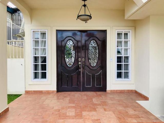 19 7637 af se vende casa para comercio en los angeles