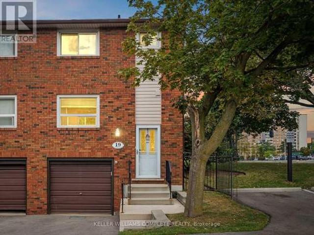 Townhouse for sale in Ancaster, Ontario