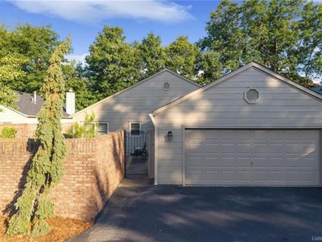 Condo for sale in Jeffersonville, Indiana