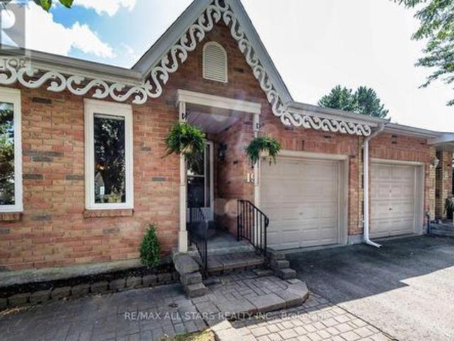 Townhouse for sale in Durham, Ontario