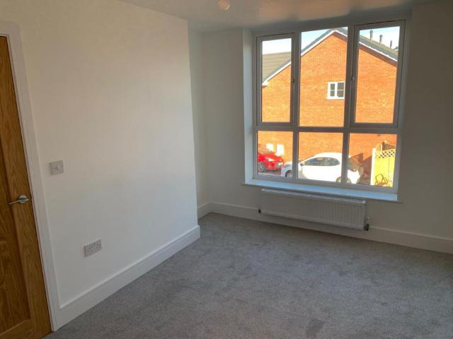 Townhouse for rent in Goldthorn Hill, West Midlands