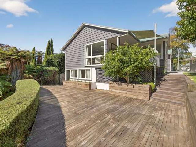 House for sale in Chaslands, Canterbury