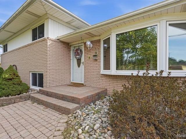 House for sale in Waterford, Michigan