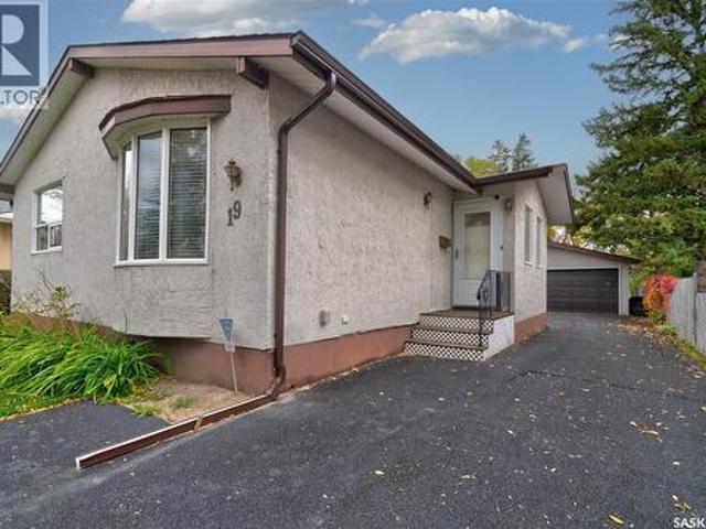House for sale in Glencairn, Regina
