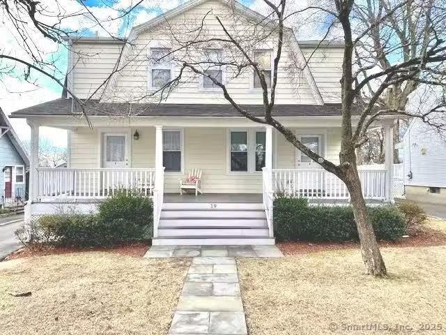 House for rent in Darien