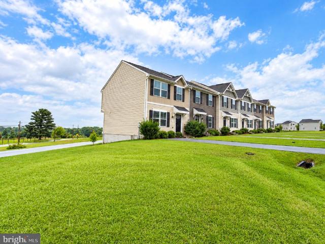 Townhouse for sale in Falling Waters, West Virginia