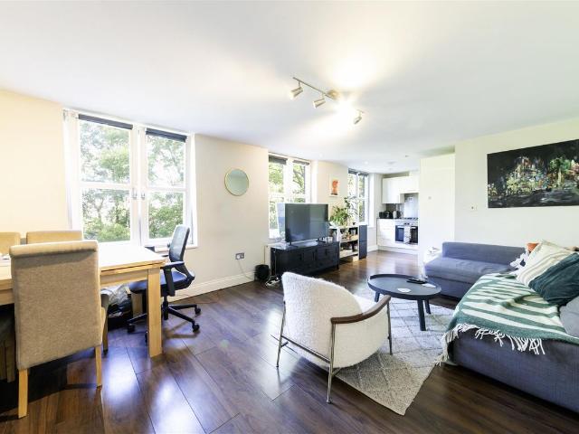 Apartment for rent in Crouch Hall Park, Greater London