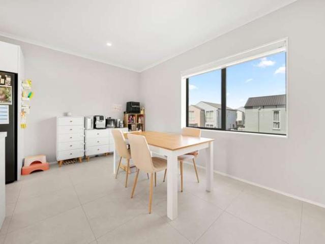 Townhouse for sale in Paremoremo