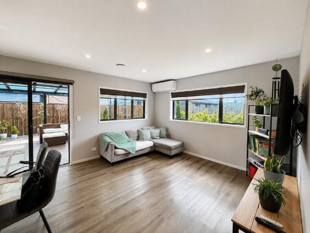 House for rent in Karaka Lakes, Papakura