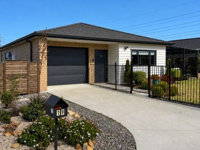 House for rent in Karaka Lakes, Papakura
