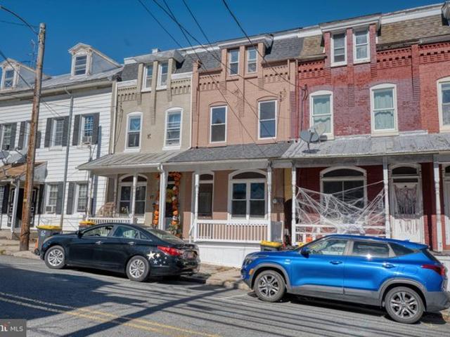 Townhouse for sale in Womelsdorf, Berks County
