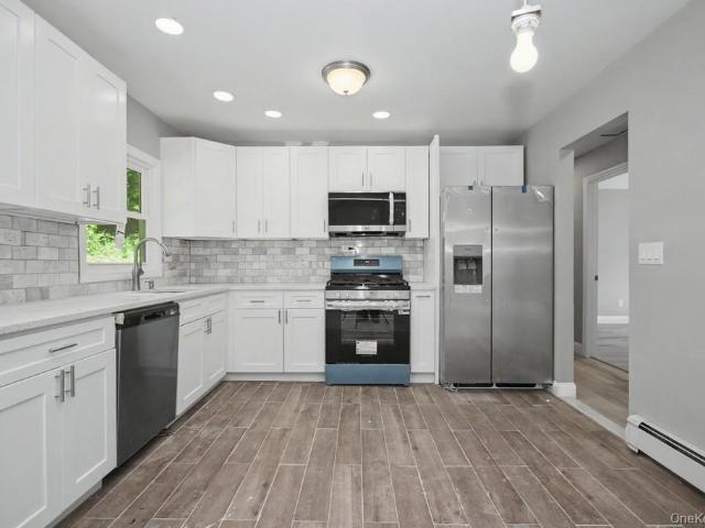 House for sale in Baldwin Place, New York