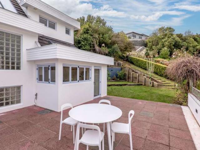 House for sale in Chaslands, Canterbury