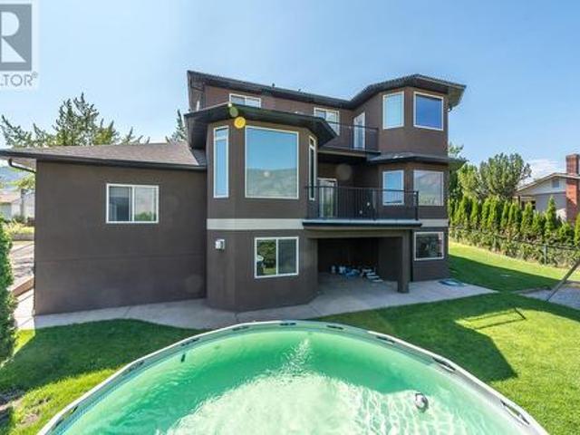 House for sale in Osoyoos